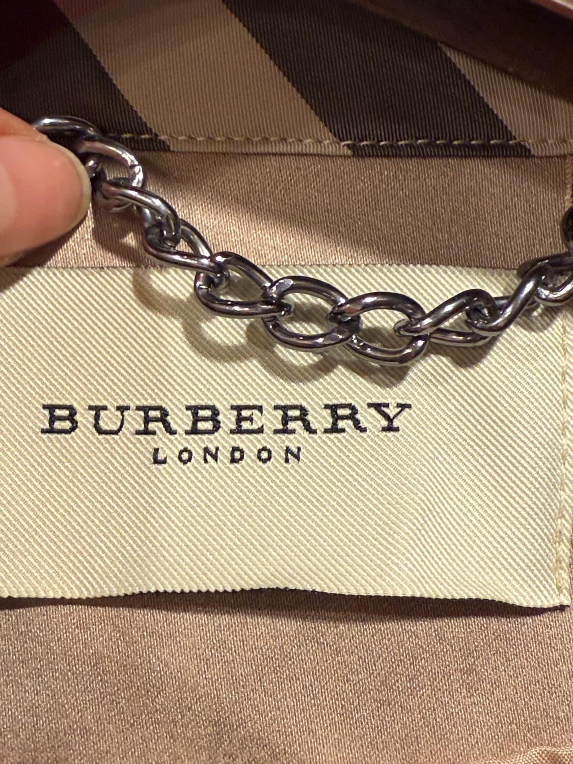 버버리 노바체크 트렌치코트 상품이미지2