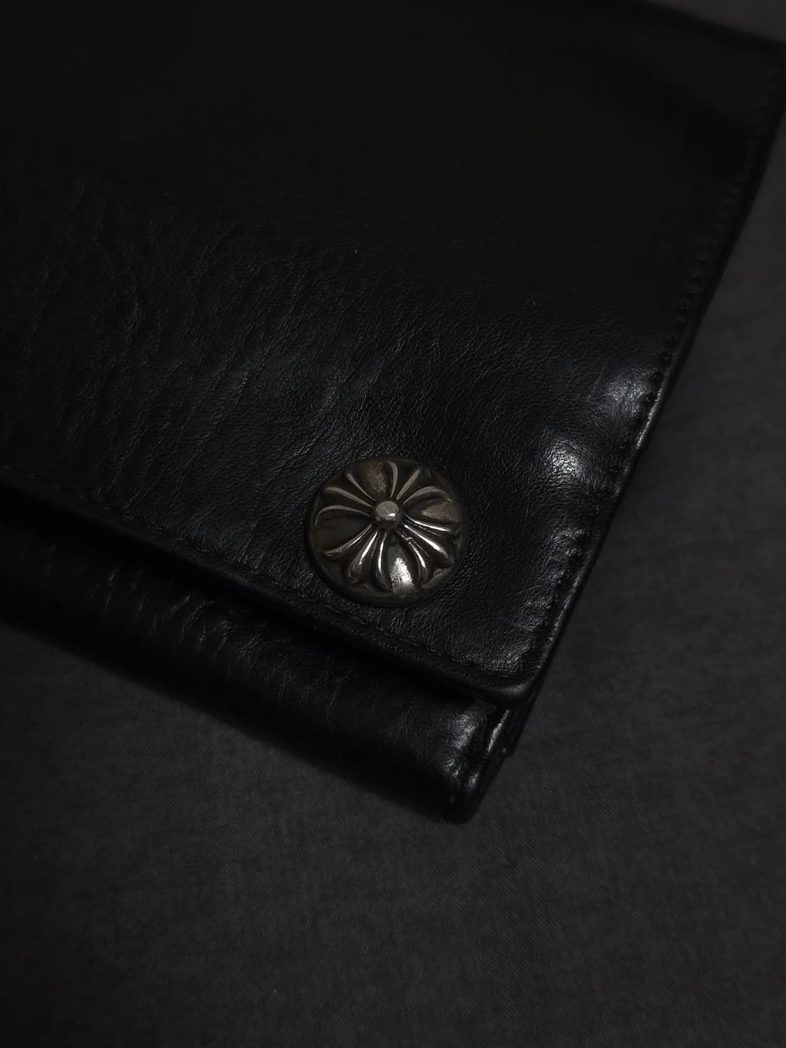 [OS] 크롬하츠 크로스버튼 헤비레더 장지갑 블랙 상품이미지6