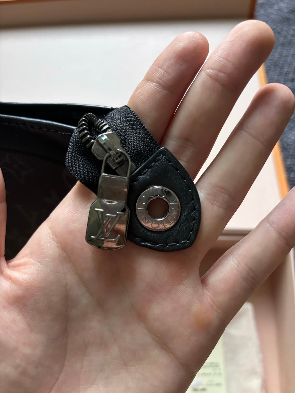 루이비통 모노그램 클러치 블랙 상품이미지3