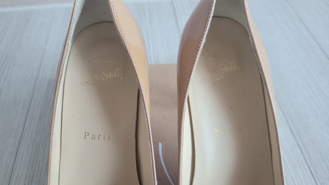 크리스찬 루부탱 보우 엑센트 펌프스 36사이즈  팝니다. 상품이미지9
