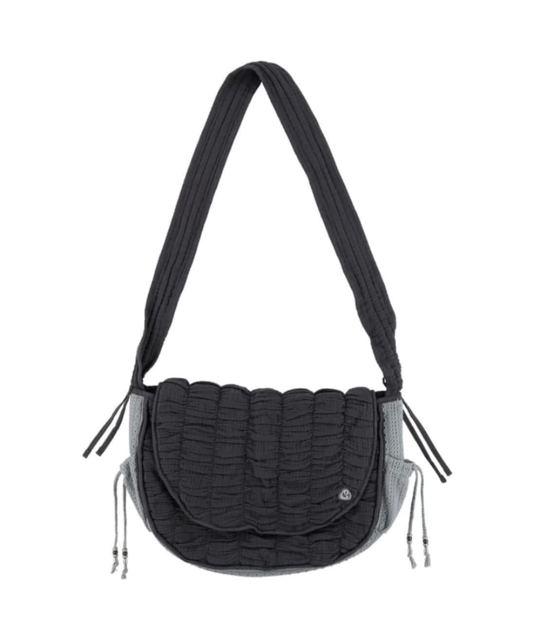 코이세이오 퀼트드 크로스 백 차콜 상품이미지1