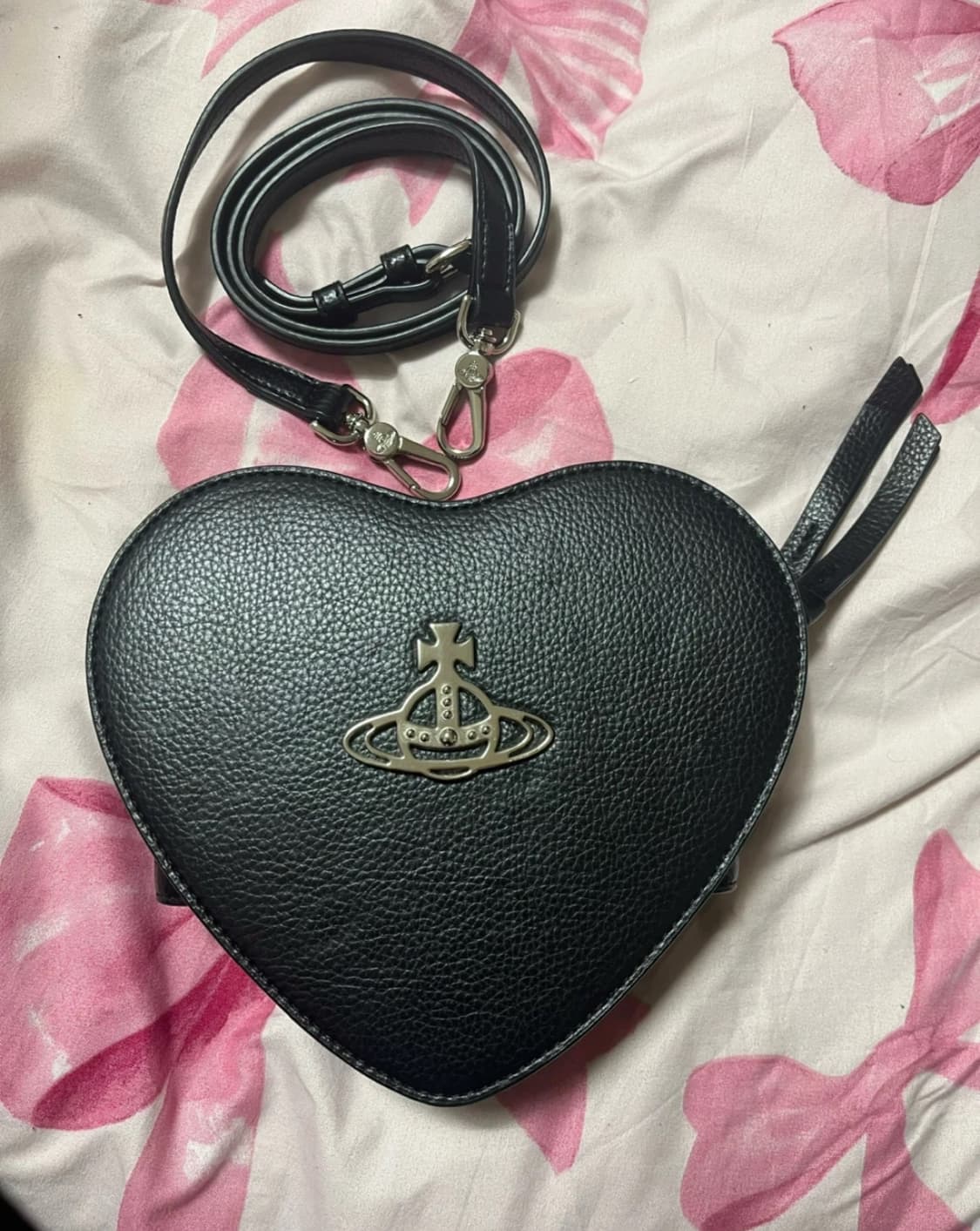 비비안웨스트우드 하트 크로스백 블랙 상품이미지2