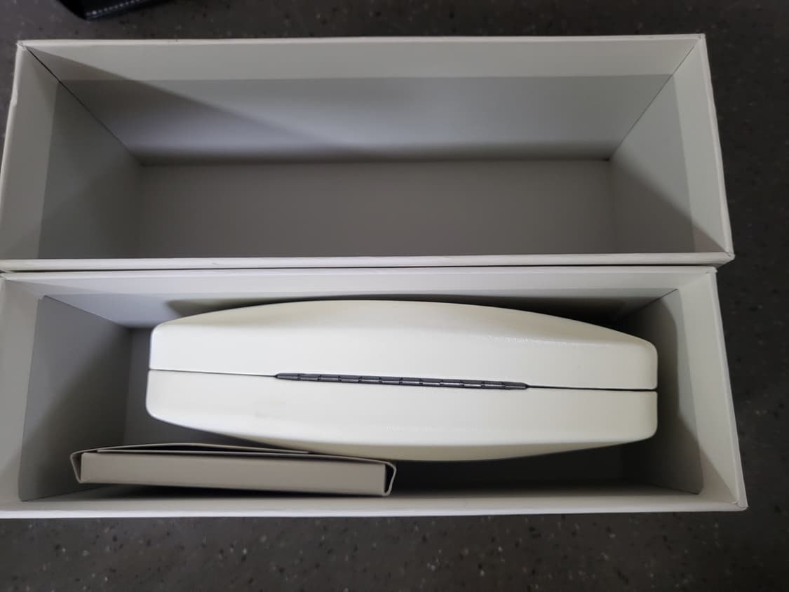 (무료배송)젠틀몬스터 블랙&골드 선글라스 풀세트 구성 상품이미지7