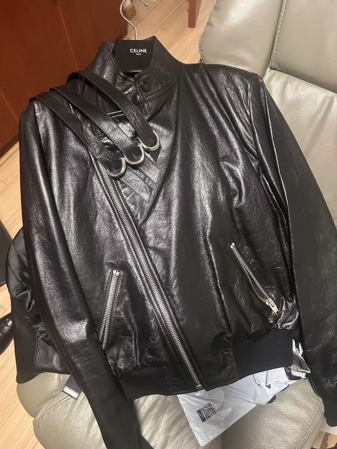 [BTS 뷔님 착용] 셀린느 19fw 램레더 스트랩 레더 자켓 상품이미지3