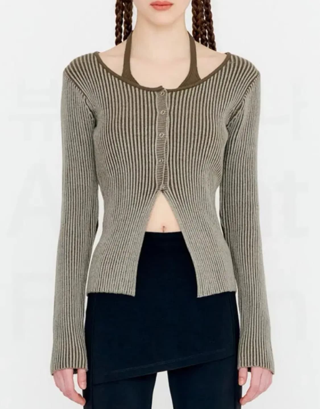 유즈 투 톤 홀터 레이어드 니트 카키 뉴진스 해린 착용 상품이미지1