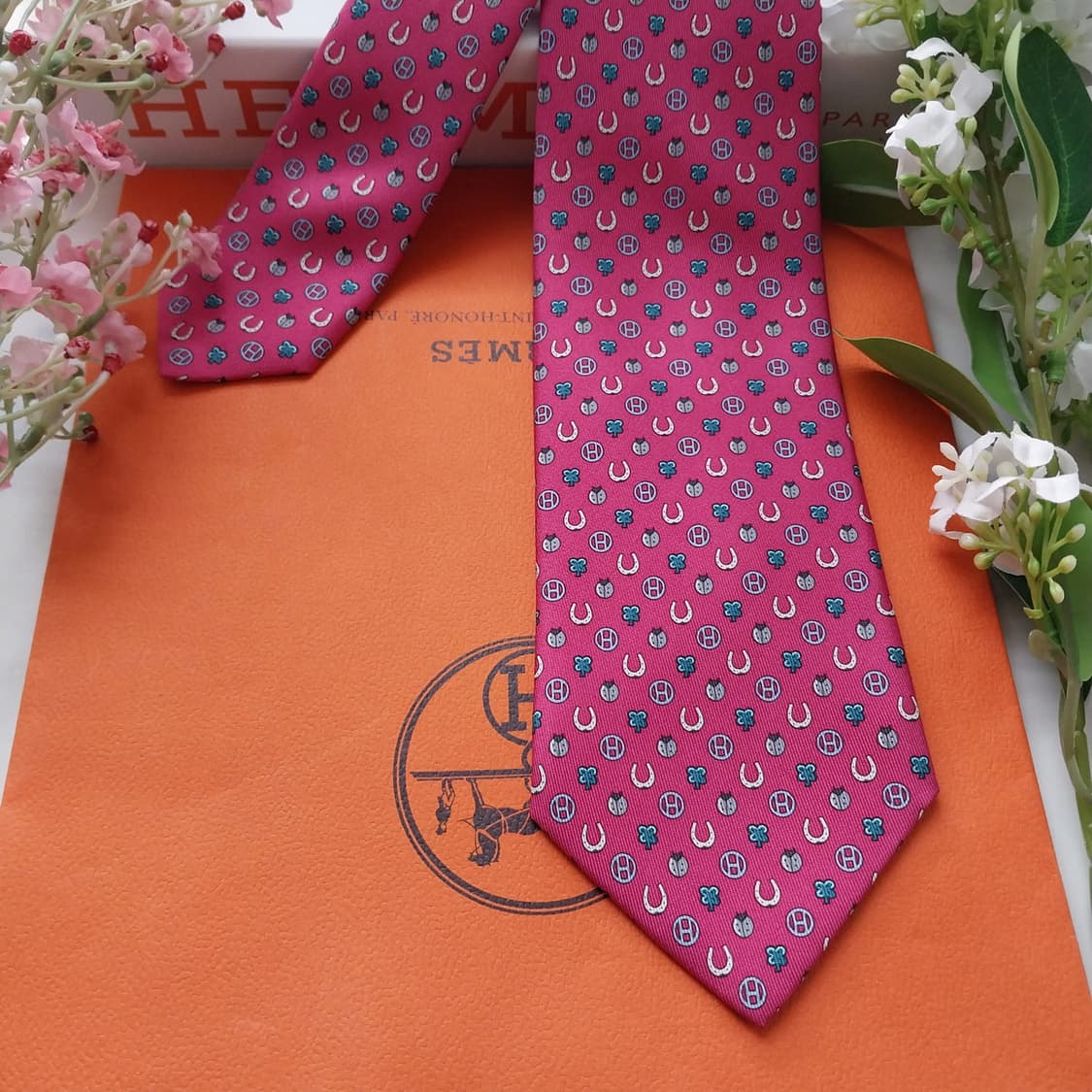 에르메스 실크 핑크 패턴 넥타이 8.4cm A+등급 K1685
 상품이미지4