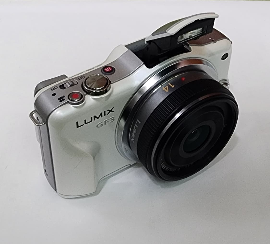 파나소닉 루믹스 디지털카메라 GF3 와 14mm 렌즈팝니다. 상품이미지3