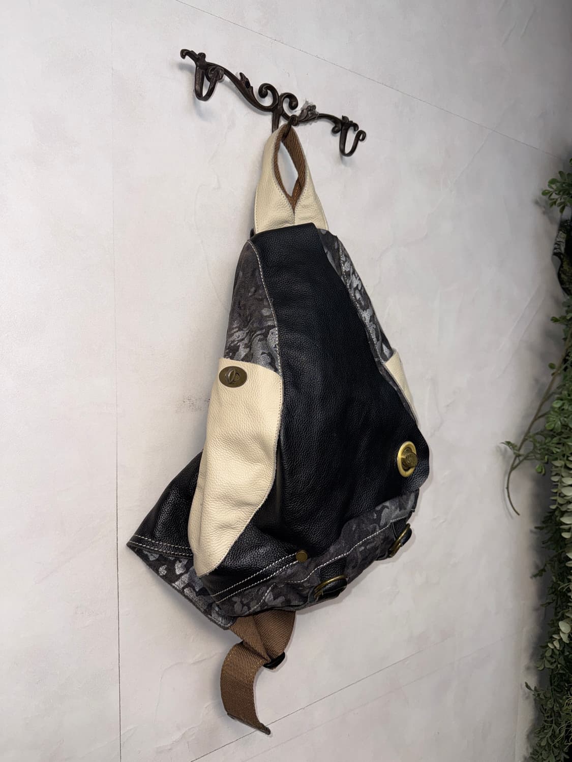 Black & white metallic leopard body bag 상품이미지2