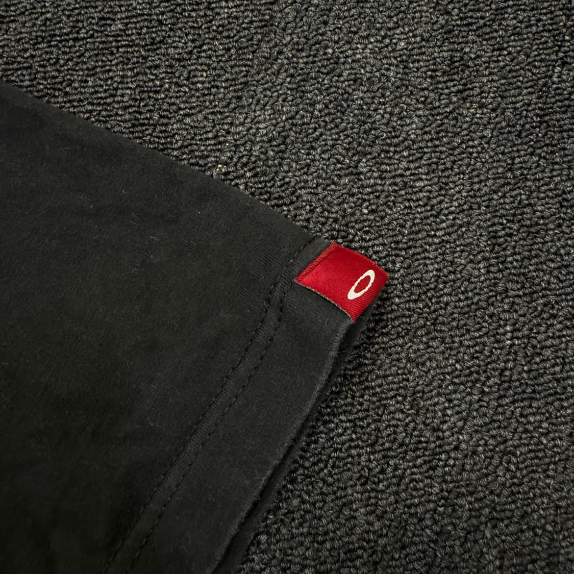 오클리 블랙 아카이브 로고 포인트 반팔 티셔츠 상품이미지5