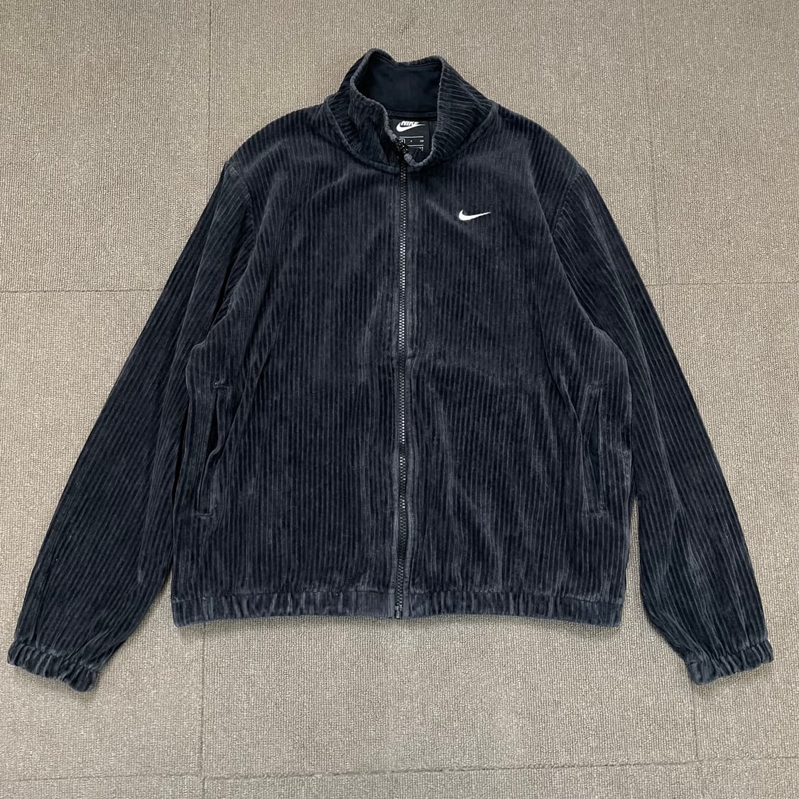  nike 나이키 우먼스 벨벳 코듀로이 집업 져지 상품이미지1