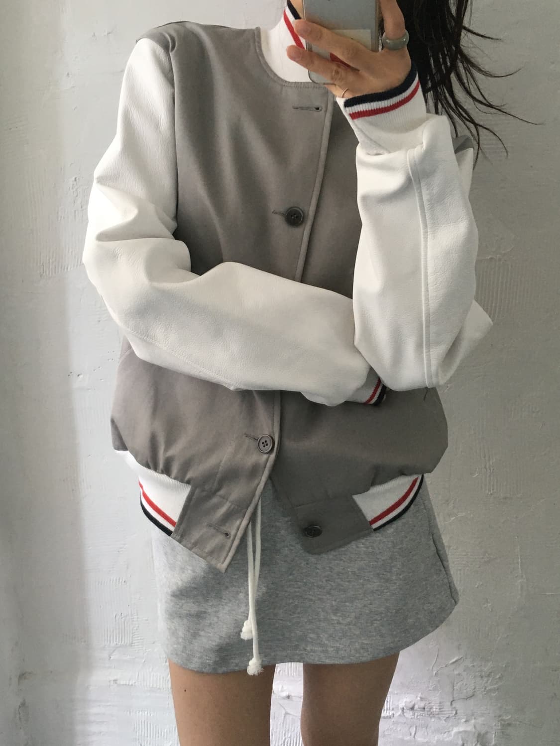 Thom Browne 톰브라운 그레이 레더 바시티 자켓 상품이미지1