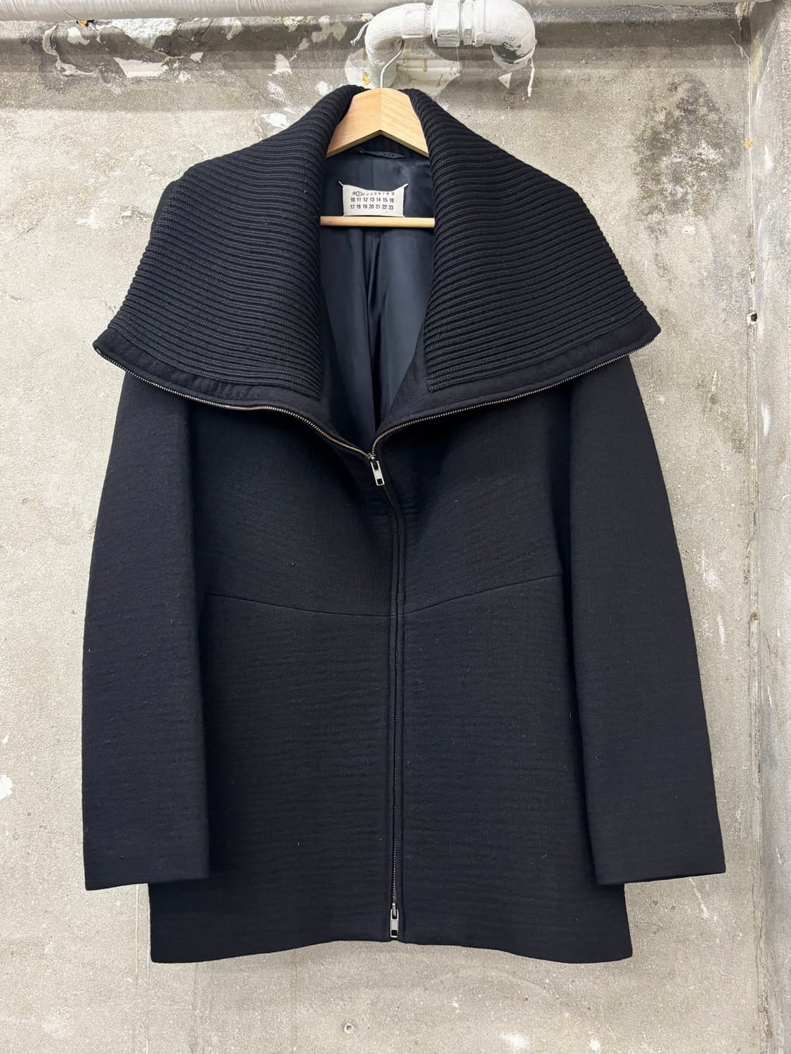 Maison Margiela 메종 마르지엘라 블랙 울 숄카라 코트 상품이미지4