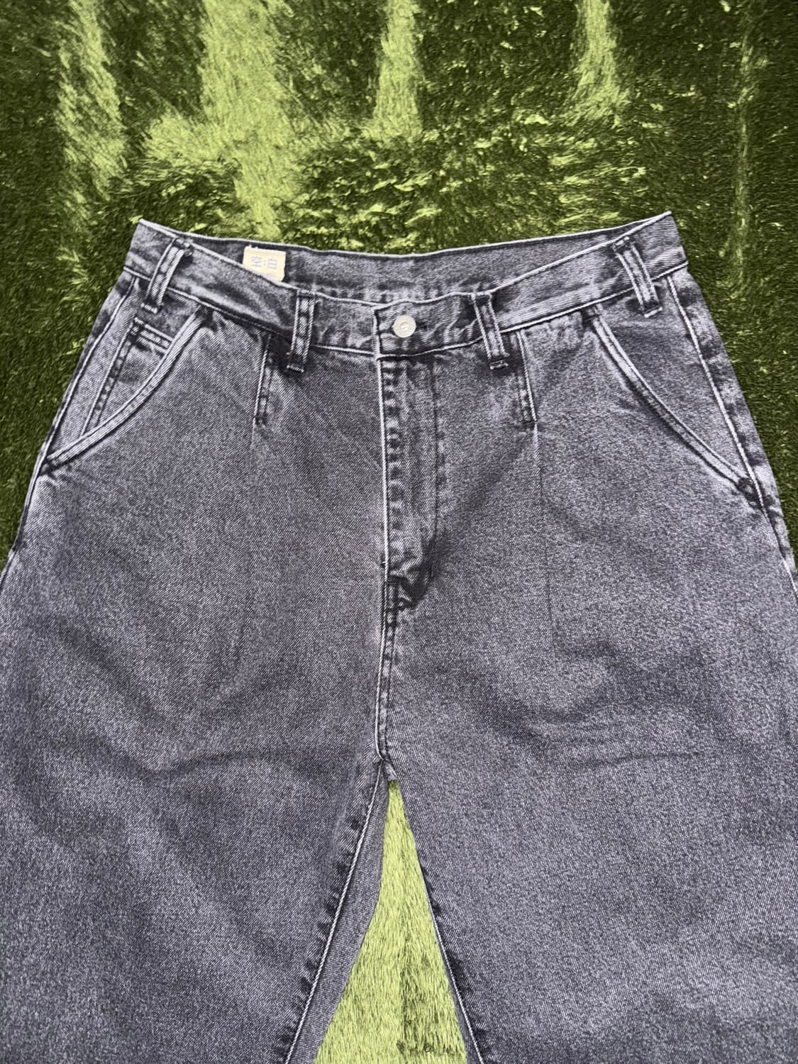 [L] 공백 핀턱 디테일 빈티지 워싱 데님 팬츠 그레이 상품이미지5