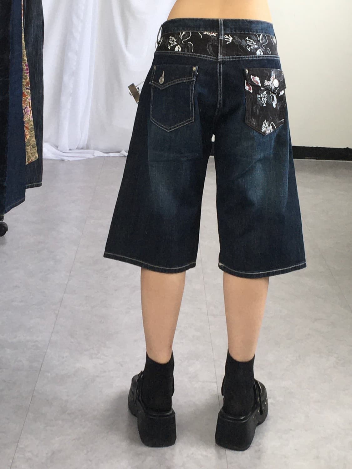 Oriental needle work denim half pants 상품이미지1