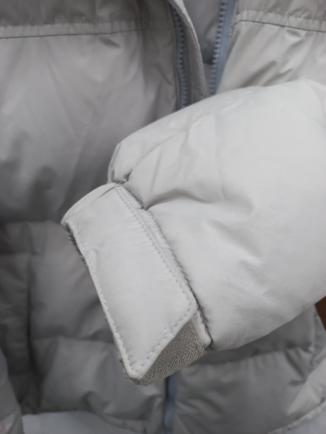 뉴발란스 구스다운 라이트 그레이 패딩 (남105) 상품이미지1