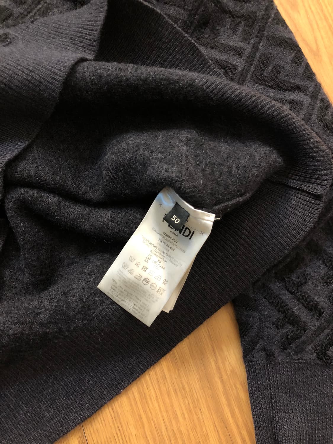 펜디 모노그램 주카 패턴 라운드넥 스웨터 상품이미지9