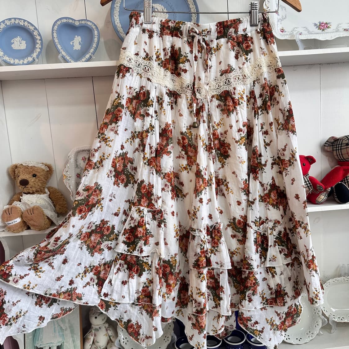 axes femme/액시즈팜 로즈 플라워러플 언발 스커트 상품이미지2