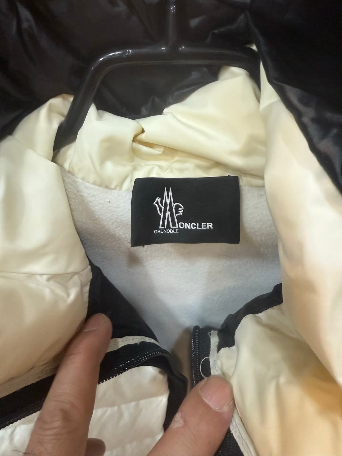 44 정품 몽클레어 그렉노블 패딩 팝니다 상품이미지2