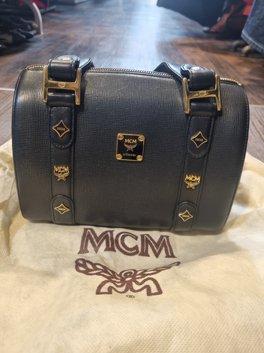 MCM 블랙 배럴 토트백 상품이미지1