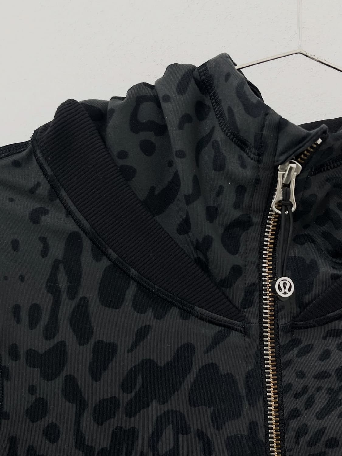 LULULEMON leopard hooded zip-up 상품이미지2