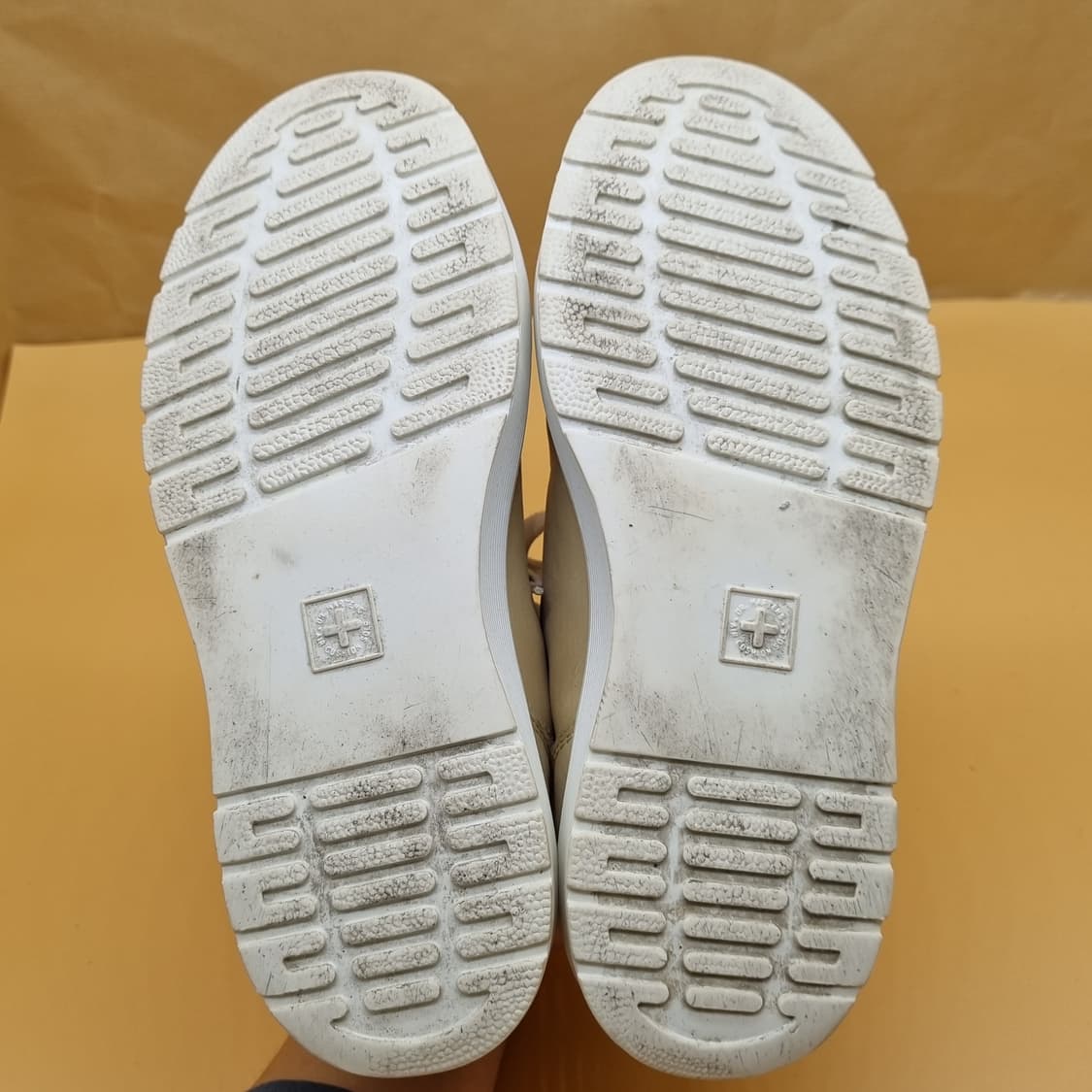 닥터마틴 여성가죽미드37 240 상품이미지3