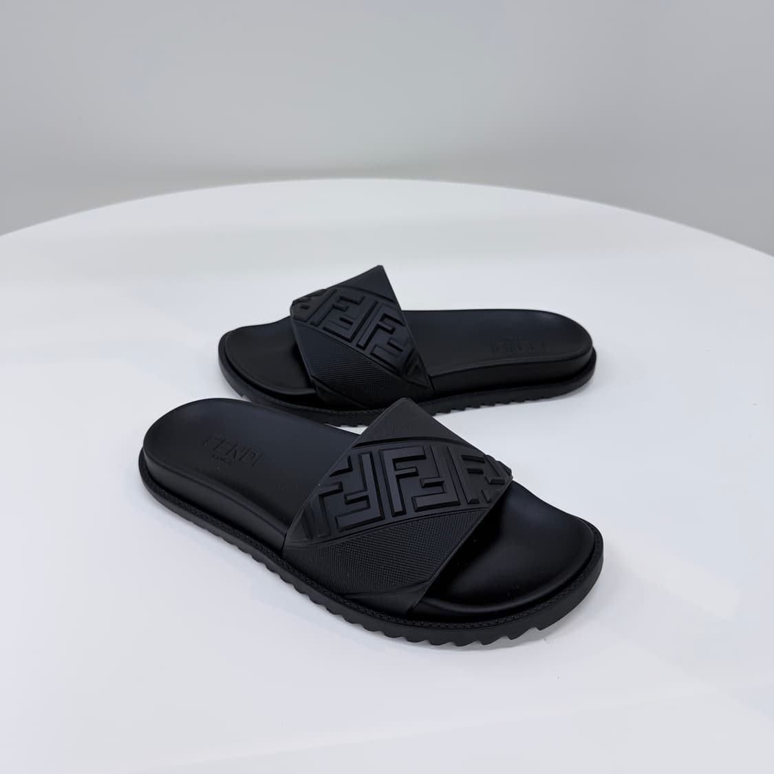 [S+급/270] 펜디 FF로고 러버 슬라이드 샌들 슬리퍼 블랙 상품이미지3