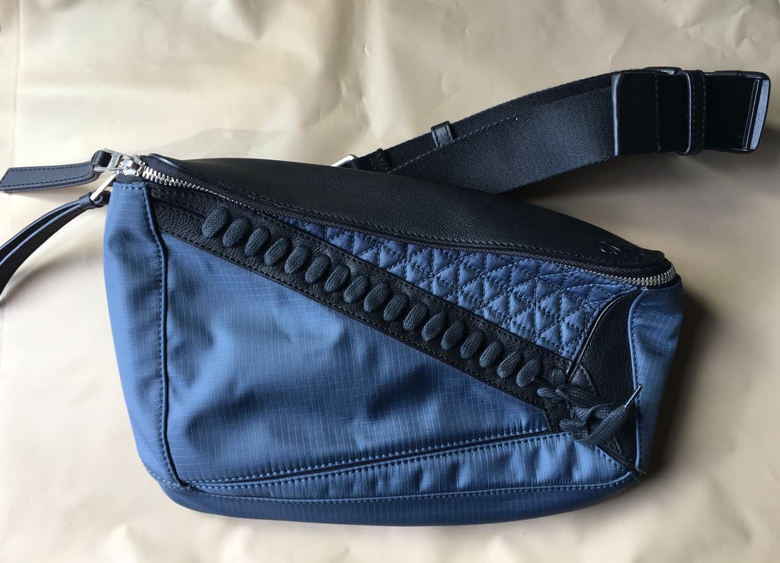 로에베 슬링백  상품이미지1