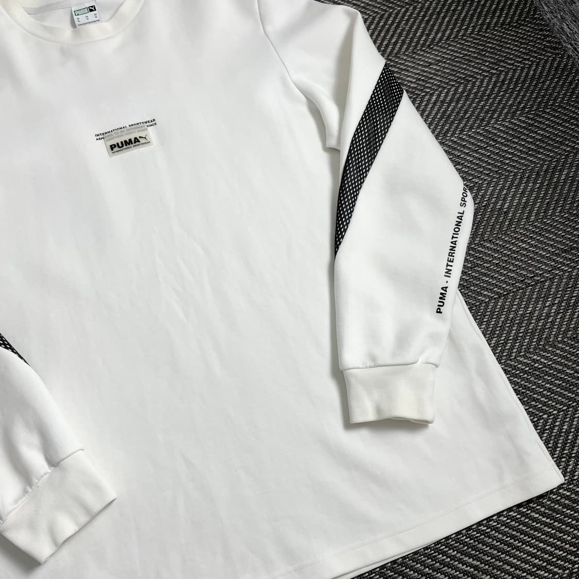 푸마 올드스쿨 스몰로고 메쉬 디테일 박시핏 맨투맨 y 4861 상품이미지4