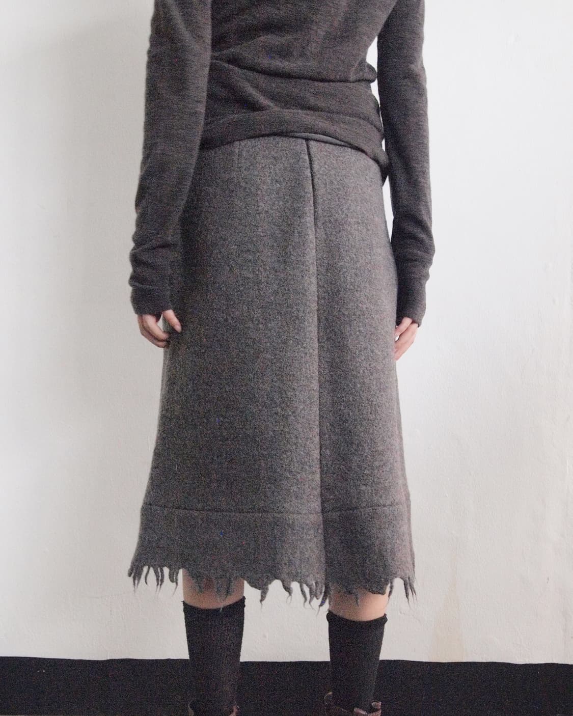 yao souka 아방가르드 러프컷 울 미디스커트 상품이미지1