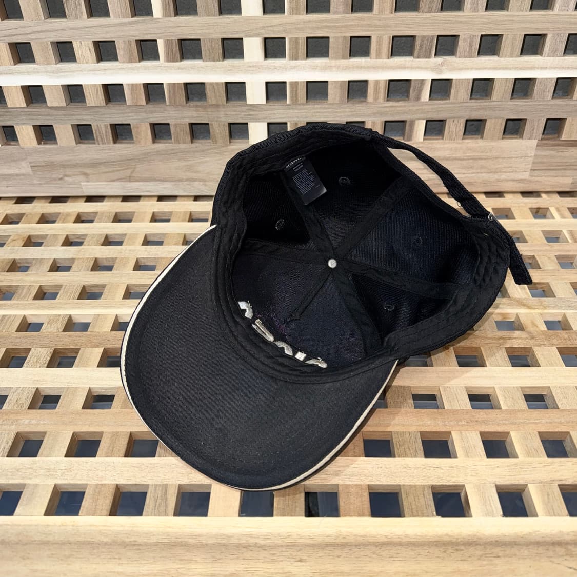 Reserved 나사 캡 상품이미지5