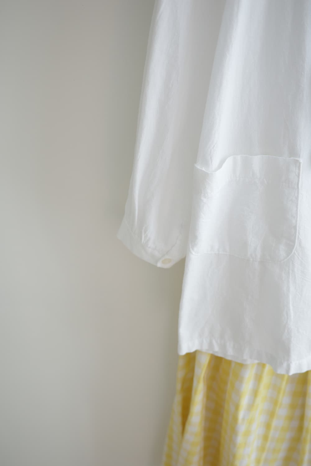 Christy제품
• 화이트 포켓 코튼 블라우스 상품이미지6