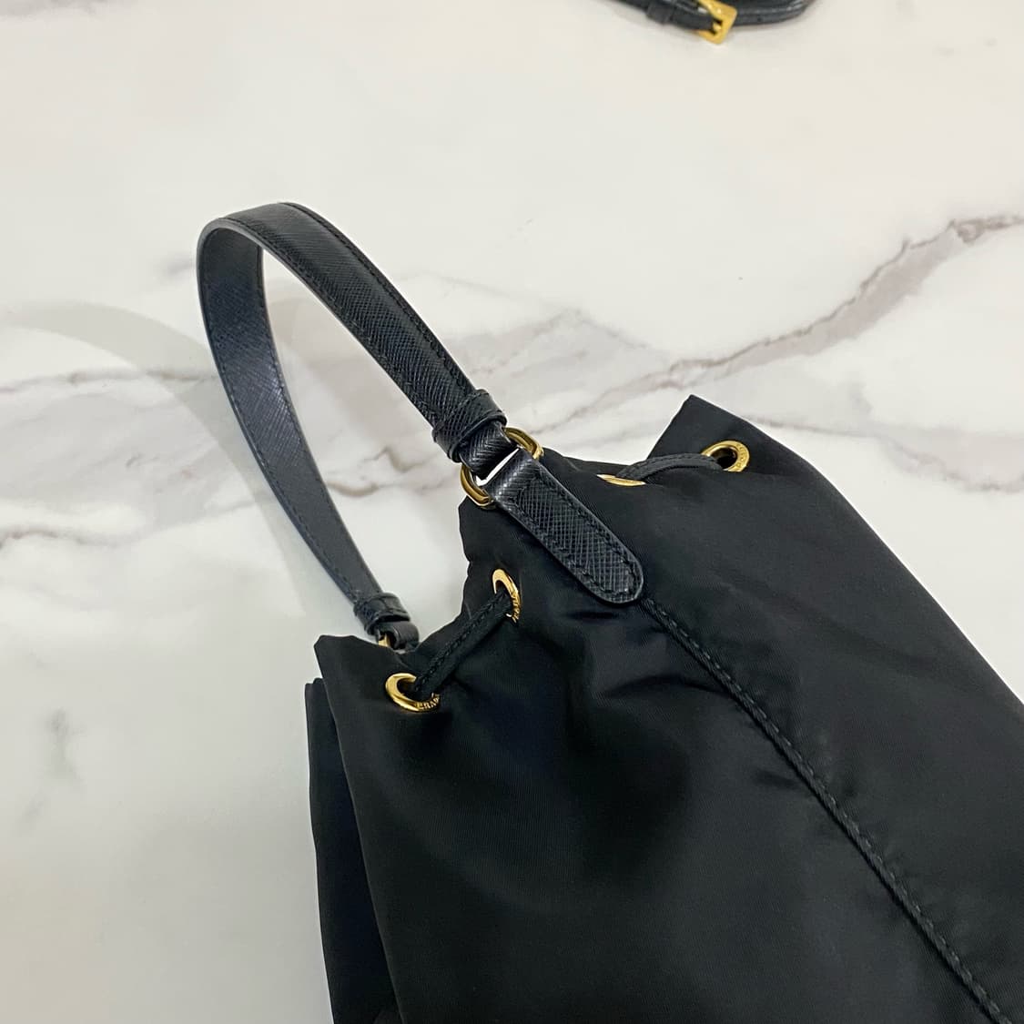 프라다 듀엣 리나일론 삼각로고 버킷백 1BH038 블랙 상품이미지3