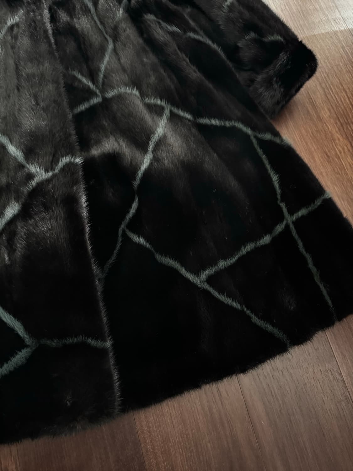 사가로얄 패턴 롱 밍크코트 상품이미지4