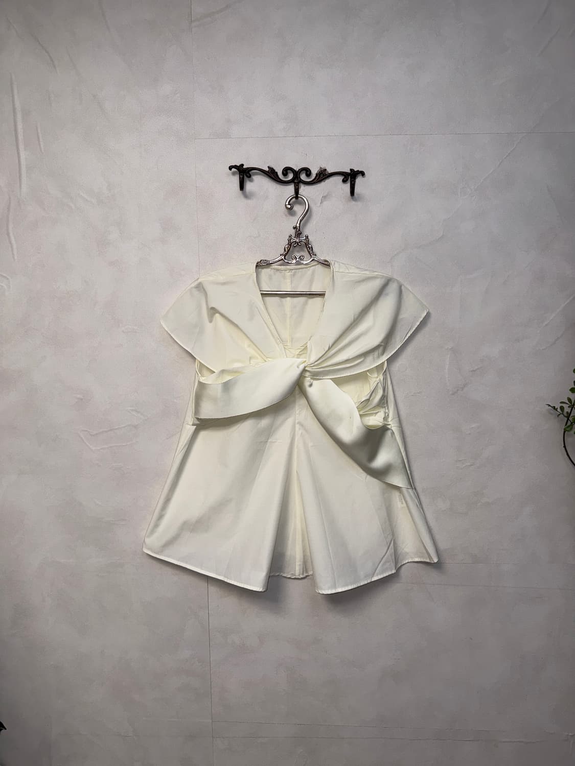 Ivory shirring ribbon sleeveless 상품이미지1