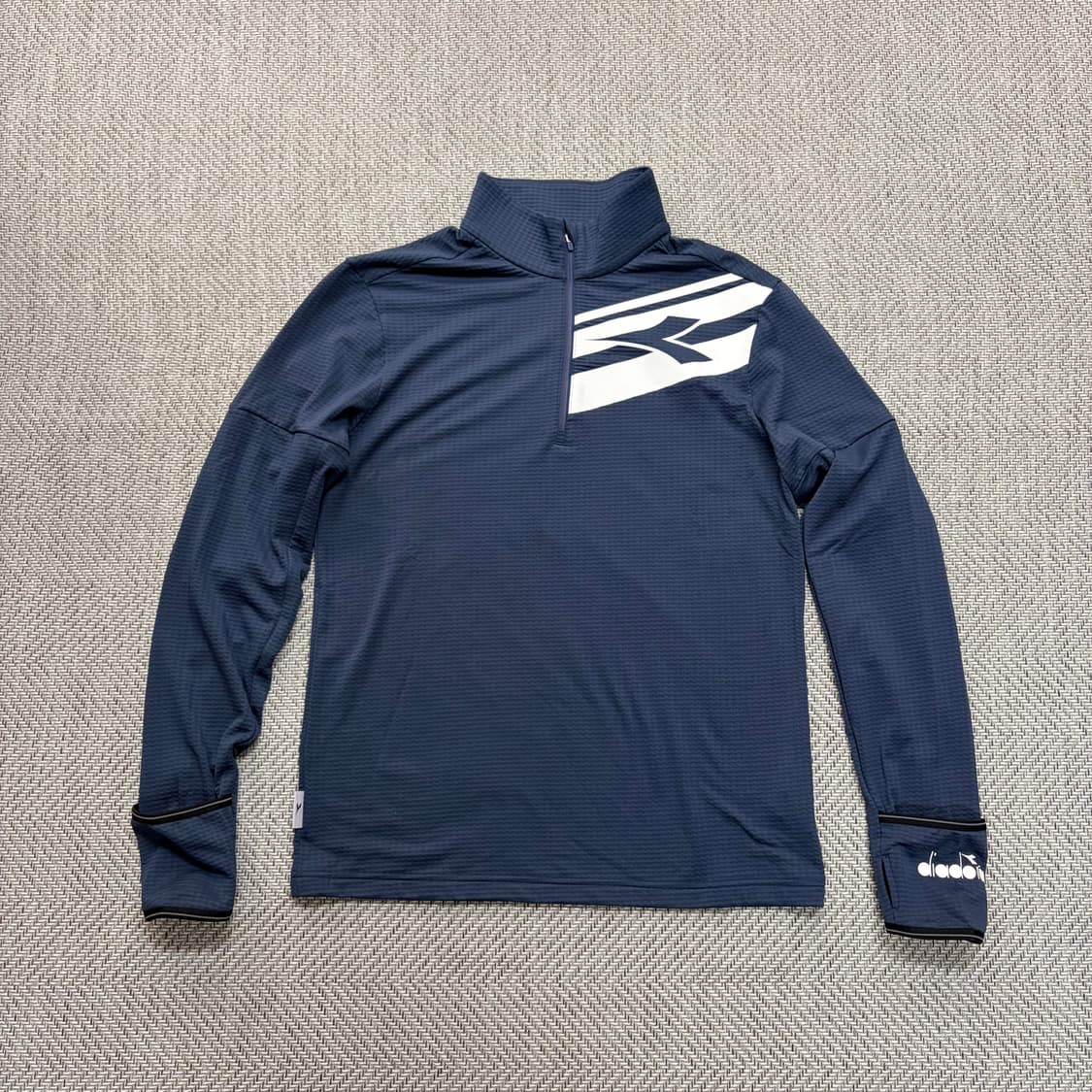 (L)디아도라 엠보져지 긴팔티 상품이미지1