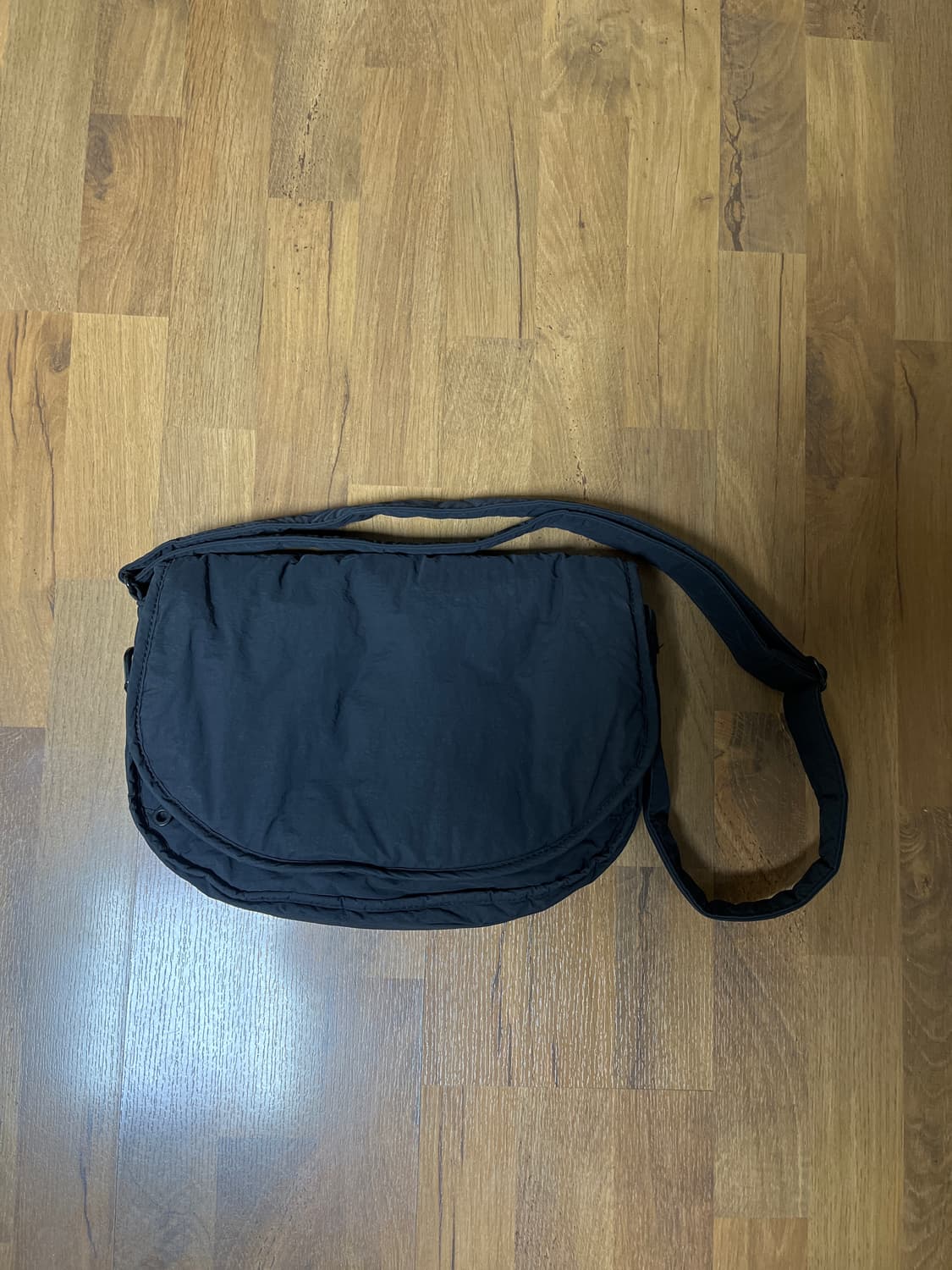 마지언 타이틀 스몰 러너스 백 블랙 상품이미지3