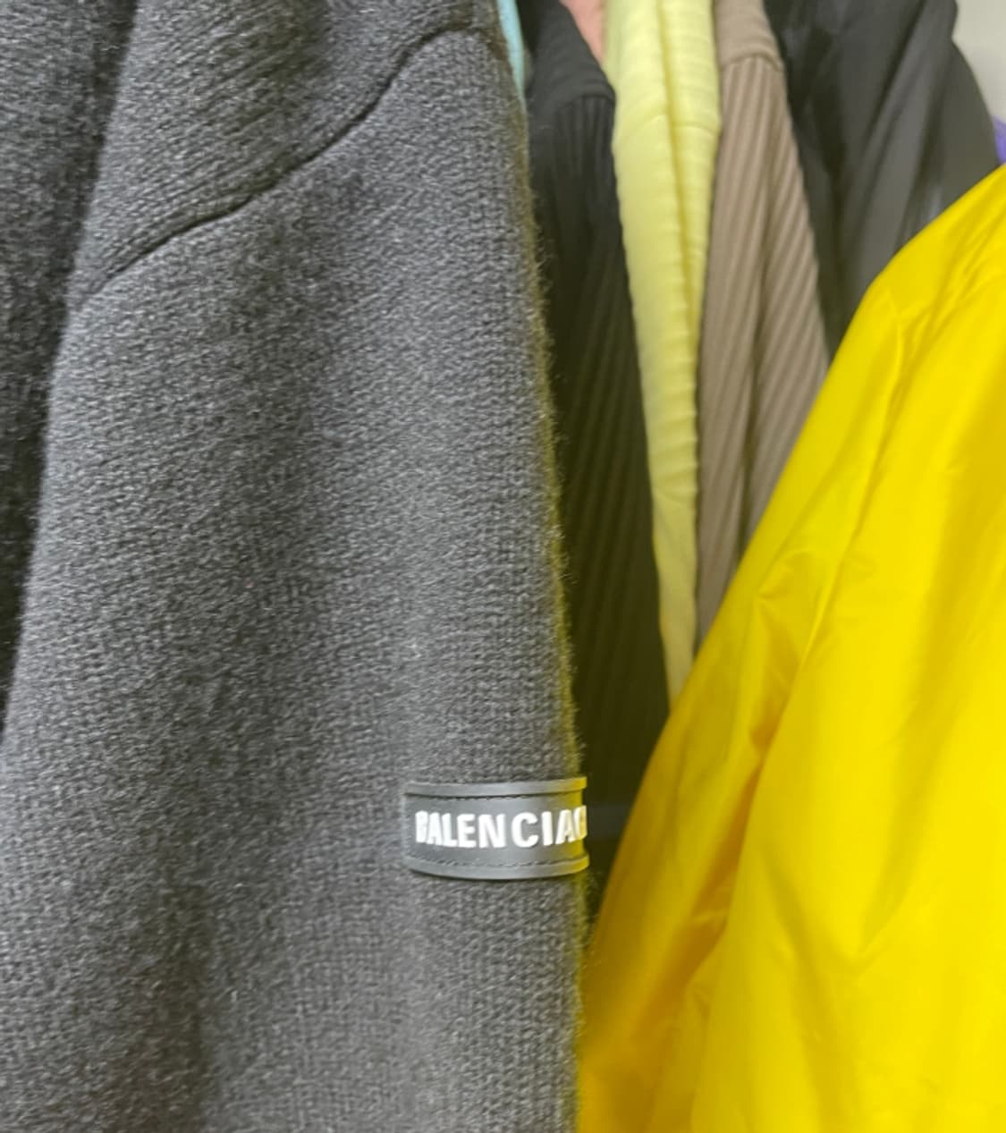 [3] 발렌시아가 러버라이즈 오버핏 가디건 상품이미지2