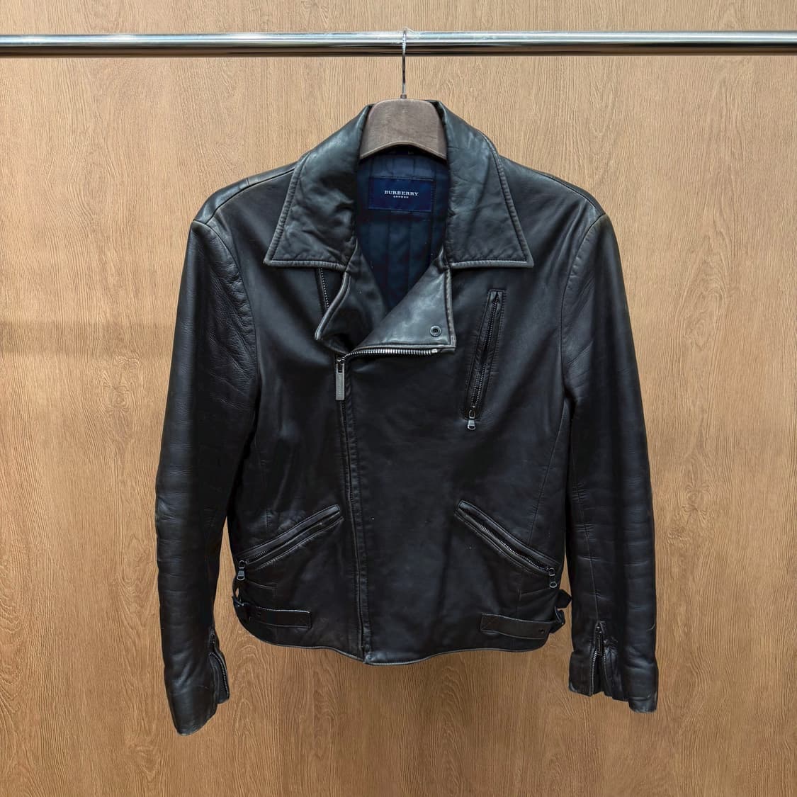 버버리 런던 라이더 레더 자켓 멀티 포켓 안감 퀄팅 디테일 브라운 상품이미지2