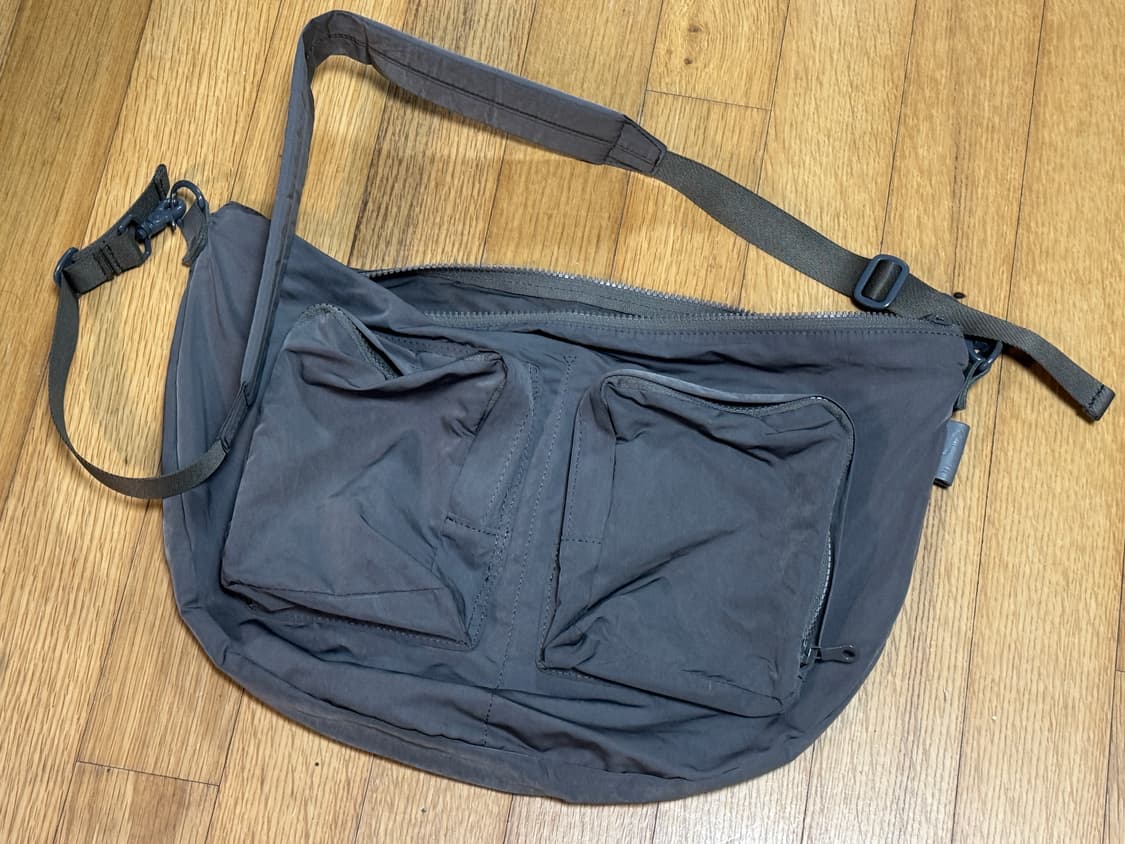 아미아칼바 크로스백 그레이 팝니다 상품이미지1