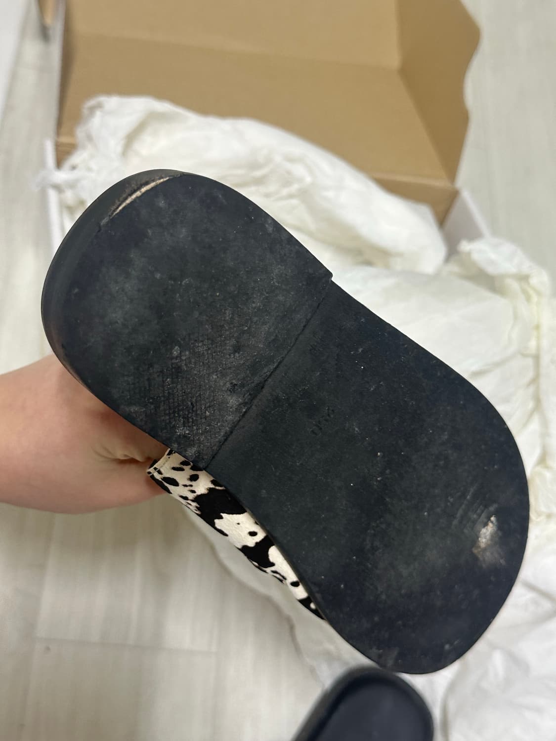 마뗑킴 슬라이드 샌들 인 드롭 페인트 상품이미지10