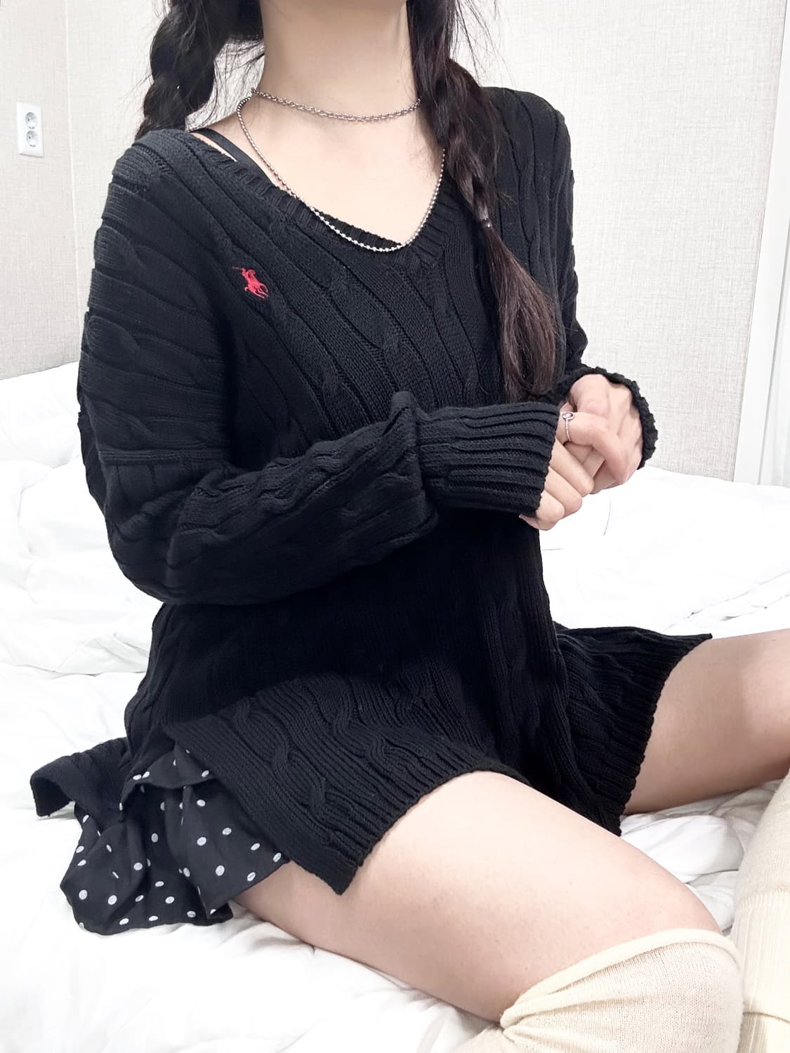 폴로 블랙 브이넥 트임 케이블니트 상품이미지2