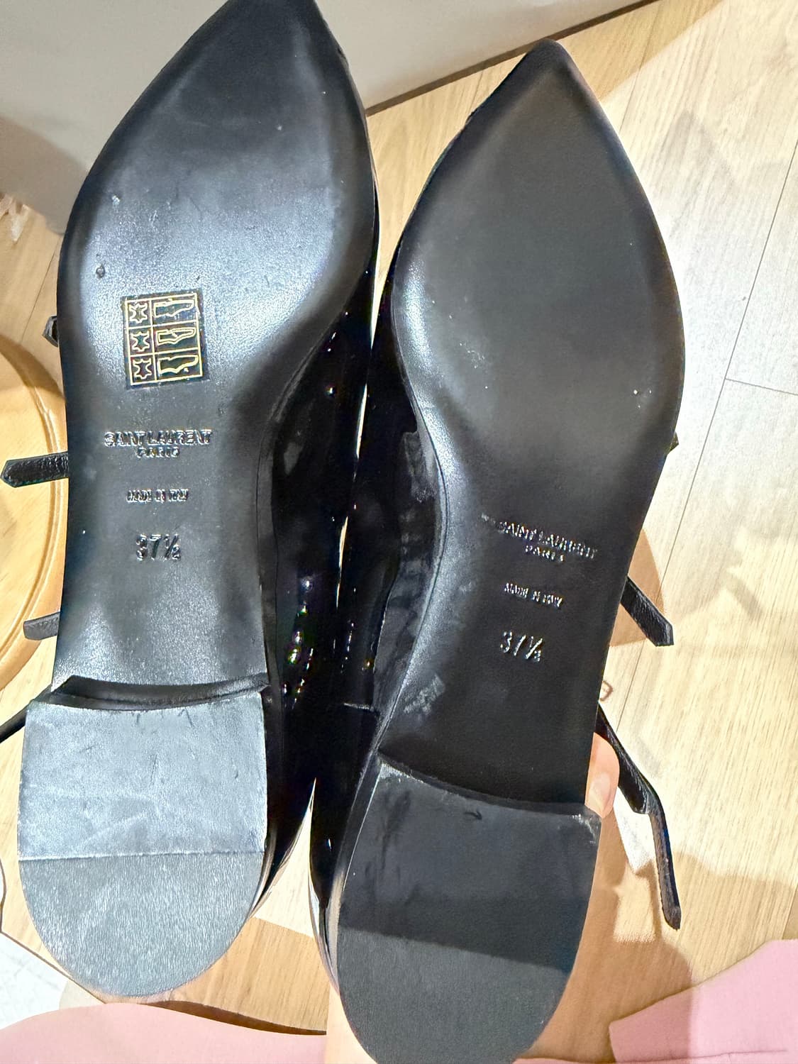 생로랑 블랙에나멜 스트랩 플랫 상품이미지7