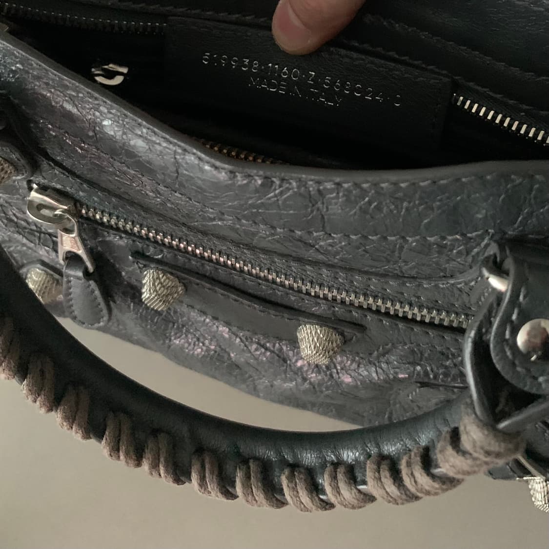 발렌시아가 르시티 모터백 미니 차콜 그레이 상품이미지8