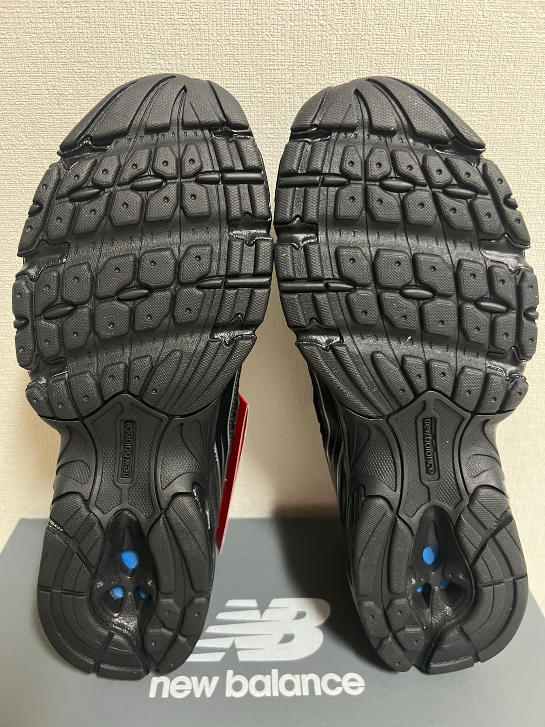 뉴발란스 740 블랙실버 265 팝니다 상품이미지5