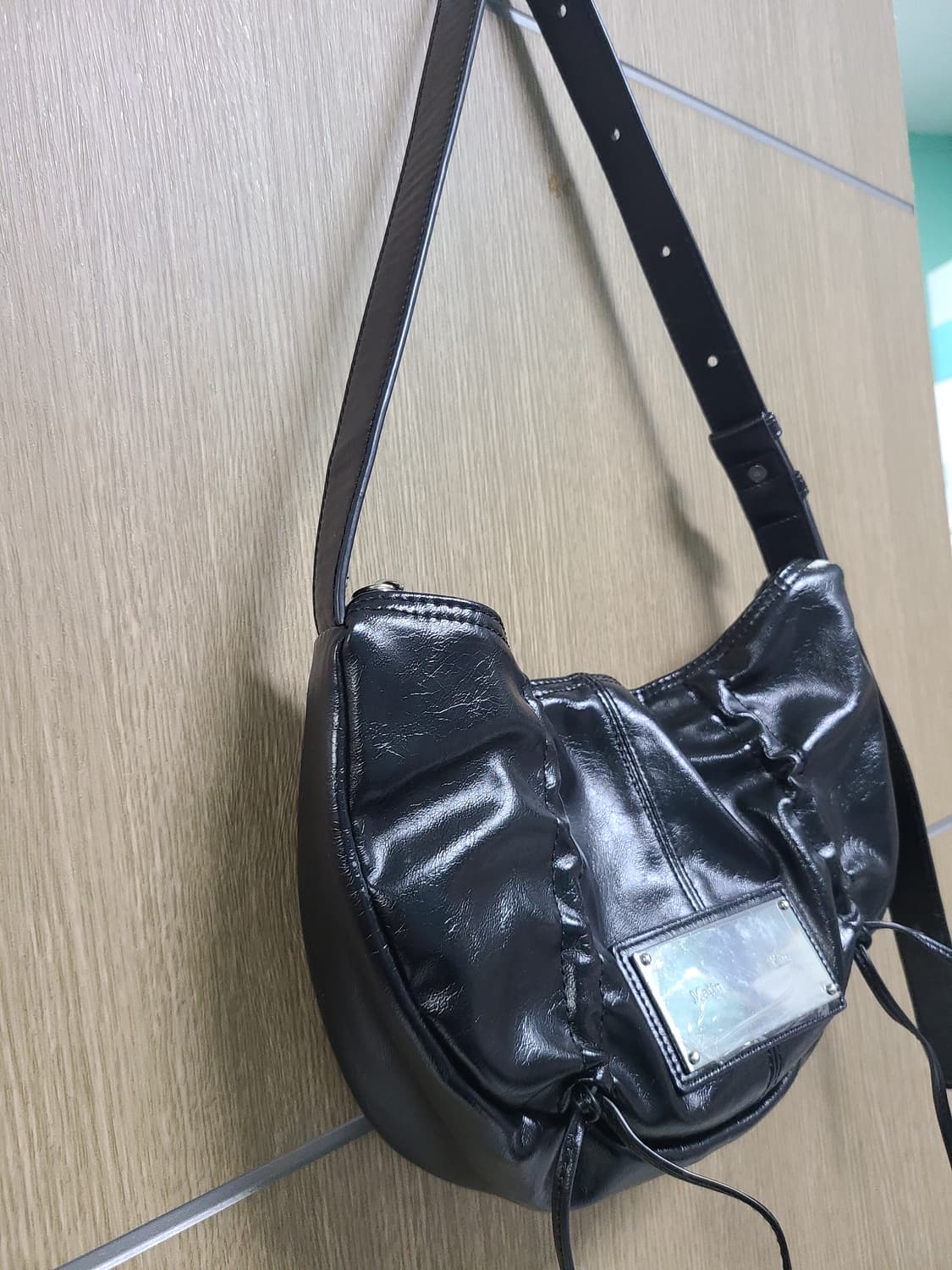 마뗑킴 블랙 셔링 숄더백  상품이미지3