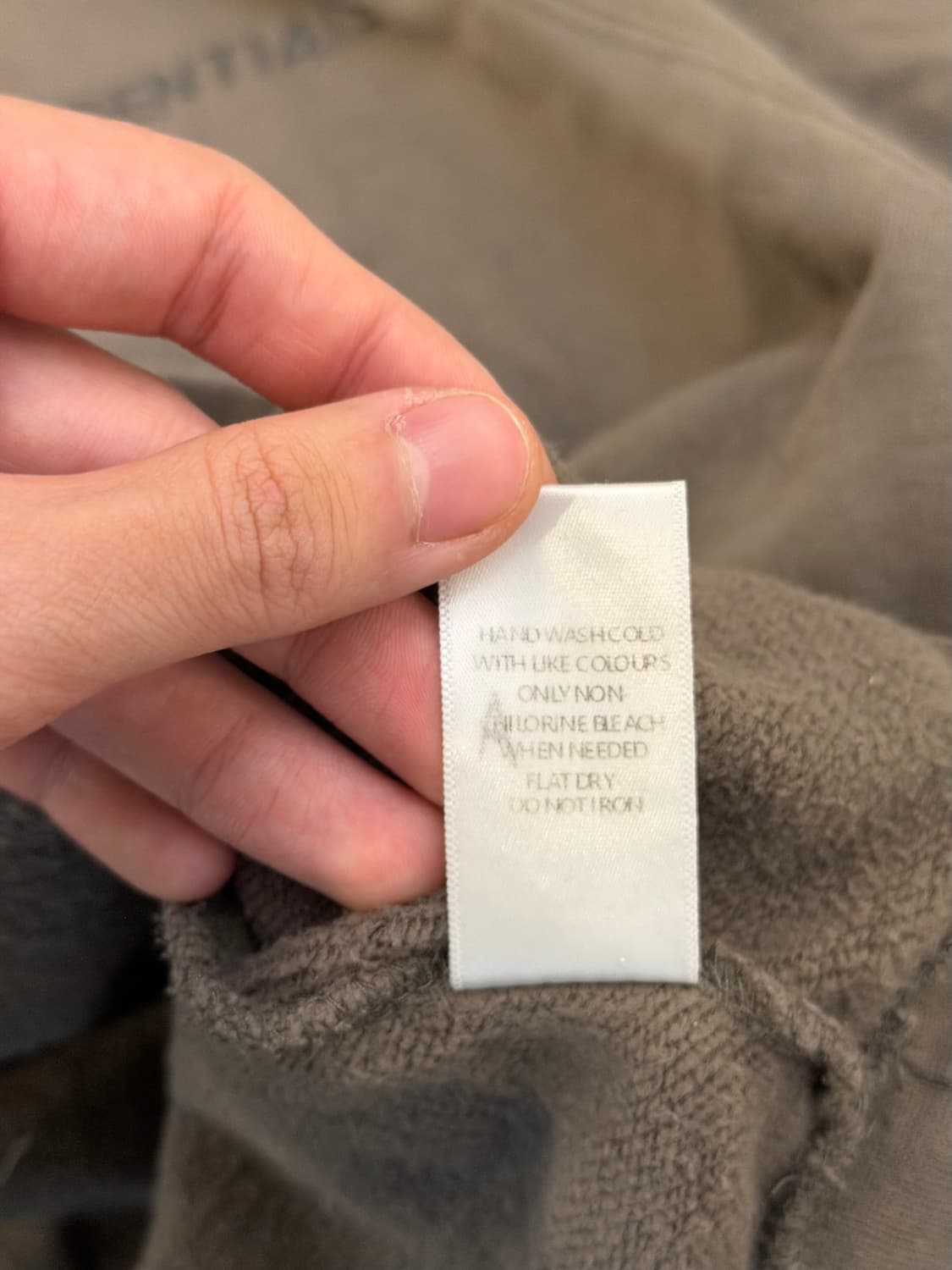 에센셜 피어오브갓 리플렉티브 로고 맨투맨 타우페 올리브 상품이미지7