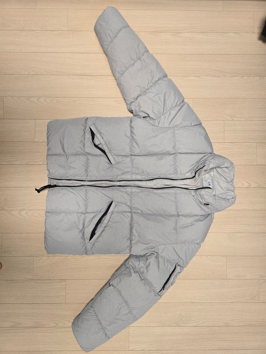 cp컴퍼니 플랫나일론 패딩 상품이미지1