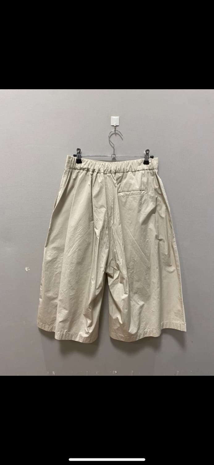 아모멘토 투턱 반바지 상품이미지2