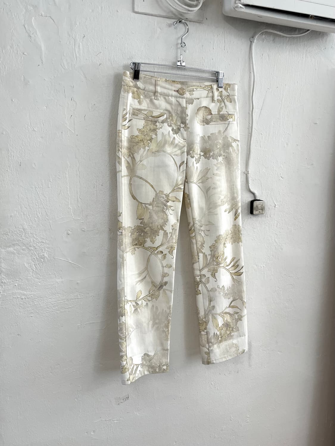 샤넬 2018SS 컬렉션 로우라이즈 플라워 데님 팬츠 상품이미지2