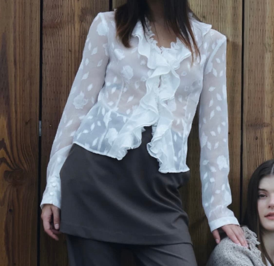 시눈 자카드 러플 블라우스 상품이미지4